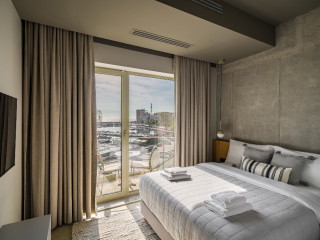 REZIDENT TOMIS MARINA