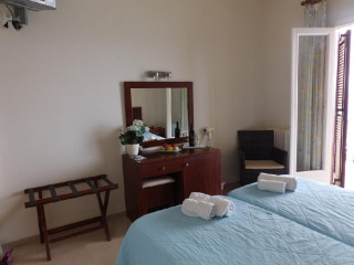 DASSIA BEACH HOTEL (Dassia)