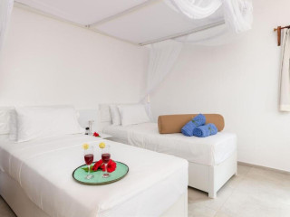 Sandies Boabab Beach Resort 