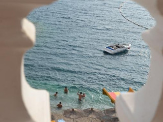 VILA E BARDHE (SARANDE)