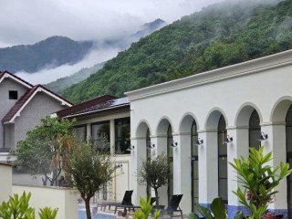 Hotel River..