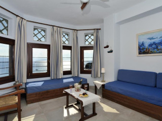 Diplomats Holidays Hotel