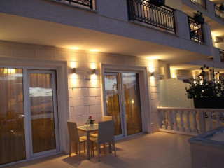 Gold Hotel (Vlore)