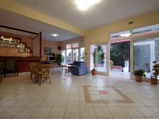 Myrsini Studio APTS (Plomari)