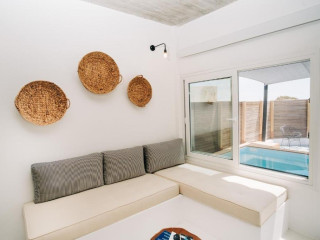 Mesanto Luxury Suites (Megalochori Santorini)