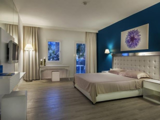 LE BLEU HOTEL AND RESORT