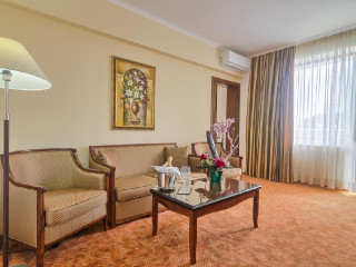 HOTEL SATURN