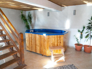 PENSIUNEA CASA DINAINTE.