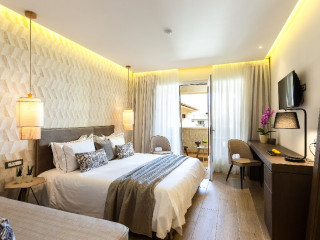 Theartemis Palace (CHQ)