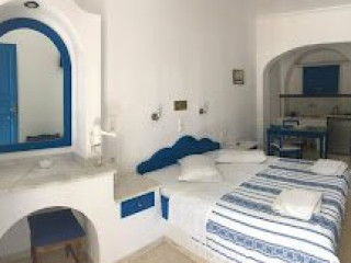 Diskouri Art Villas (Kamari Santorini) 