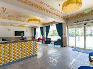 W Regal Boutique Hotel andSpa