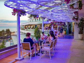 Complex Phoenicia Blue View Belvedere