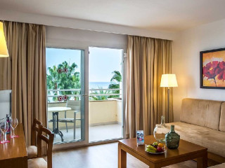 COOEE Aparthotel and Suites Cap De Mar