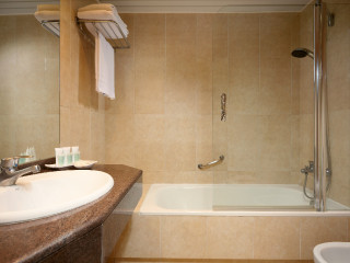 Hotel Las Arenas Affiliated by Melia (Benalmadena)