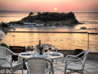 LA VISTA HOTEL (Adults Only)