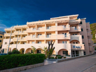 Hotel W Grand (Petrovac)