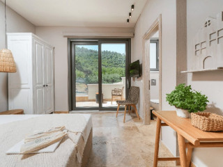 Essentia Luxury Hotel