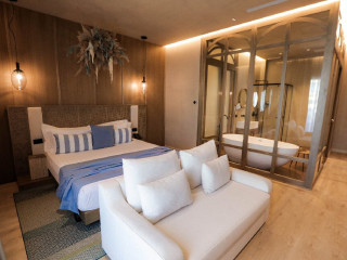 Flower Garden Hotel (Golem)