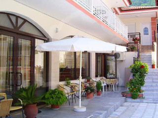 Delfini Hotel (Skala Potamias)