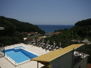 Petrino Aparthotel (Parga)