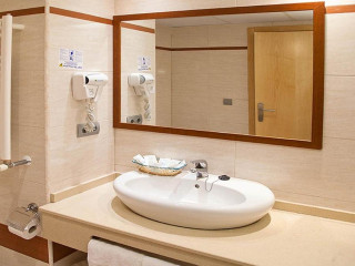 VIBRA SESTANYOL HOTEL