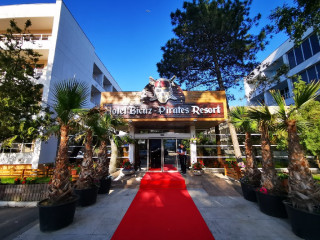 PIRATES RESORT cm