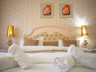 HOTEL CARPATHIA