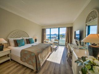 LAVENDER GARDEN APARTMENTS