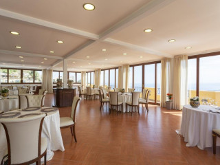 Sole Castello - adults only, peste 16 ani