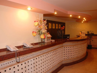 SIDE TOWN BY ZHOTELS