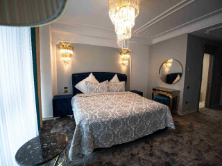 W REGAL BOUTIQUE SPA.