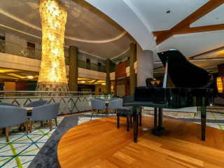 COMMODORE ELITE SUITES SPA