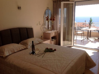 FINIKAS MESONETTE GOLDEN BEACH