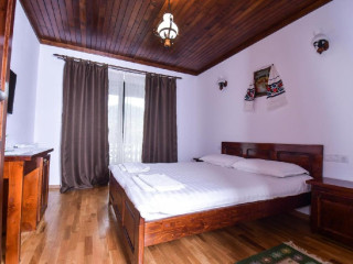 Pensiunea Piatra Soimului CMS