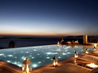 Bill and Coo Suites and Lounge