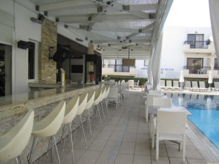 Senator Hotel Apartments 