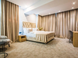 Central Carol Aparthotel