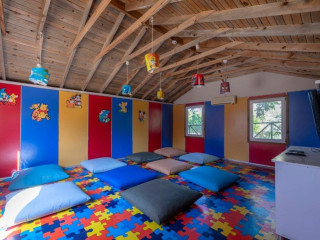 ARMAS GREEN FUGLA BEACH.