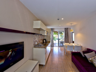 Green Garden Residence Suites