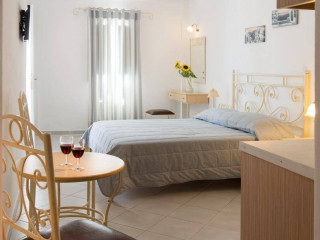 Makris Hotel (Kamari Santorini)