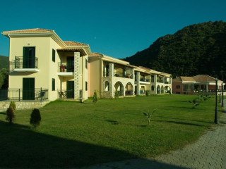 Perdika Resort (Karavostasi)