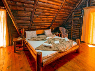 Pensiunea Raiul de pe Rau ( Moroeni)