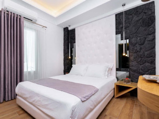 Deluxe Rest Boutique (Fira Santorini)