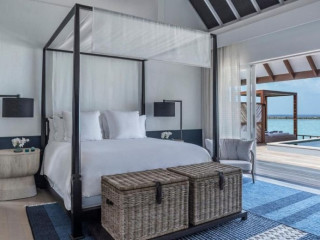 Four Seasons Resort Maldives at Landaa Giraavaru 