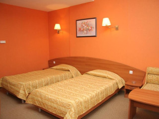 Estreya Palace and Residence 4*