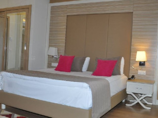 DELPHIN DELUXE RESORT