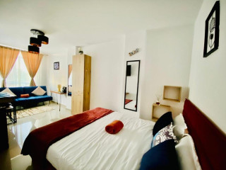 Efonline Studios on the Beach CM