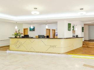 Complex Balnear Cozia - Corp Caciulata..