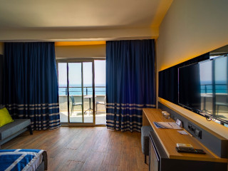 NOXINN DELUXE HOTEL.