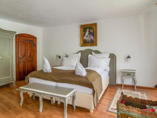 Taschler Haus Boutique..